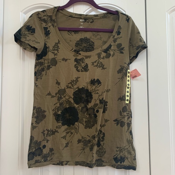 BDG Scoop Neck Floral Green Tee - Picture 2 of 3